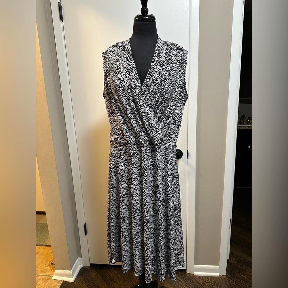 Jones New York Black and White Patterned Midi Dress